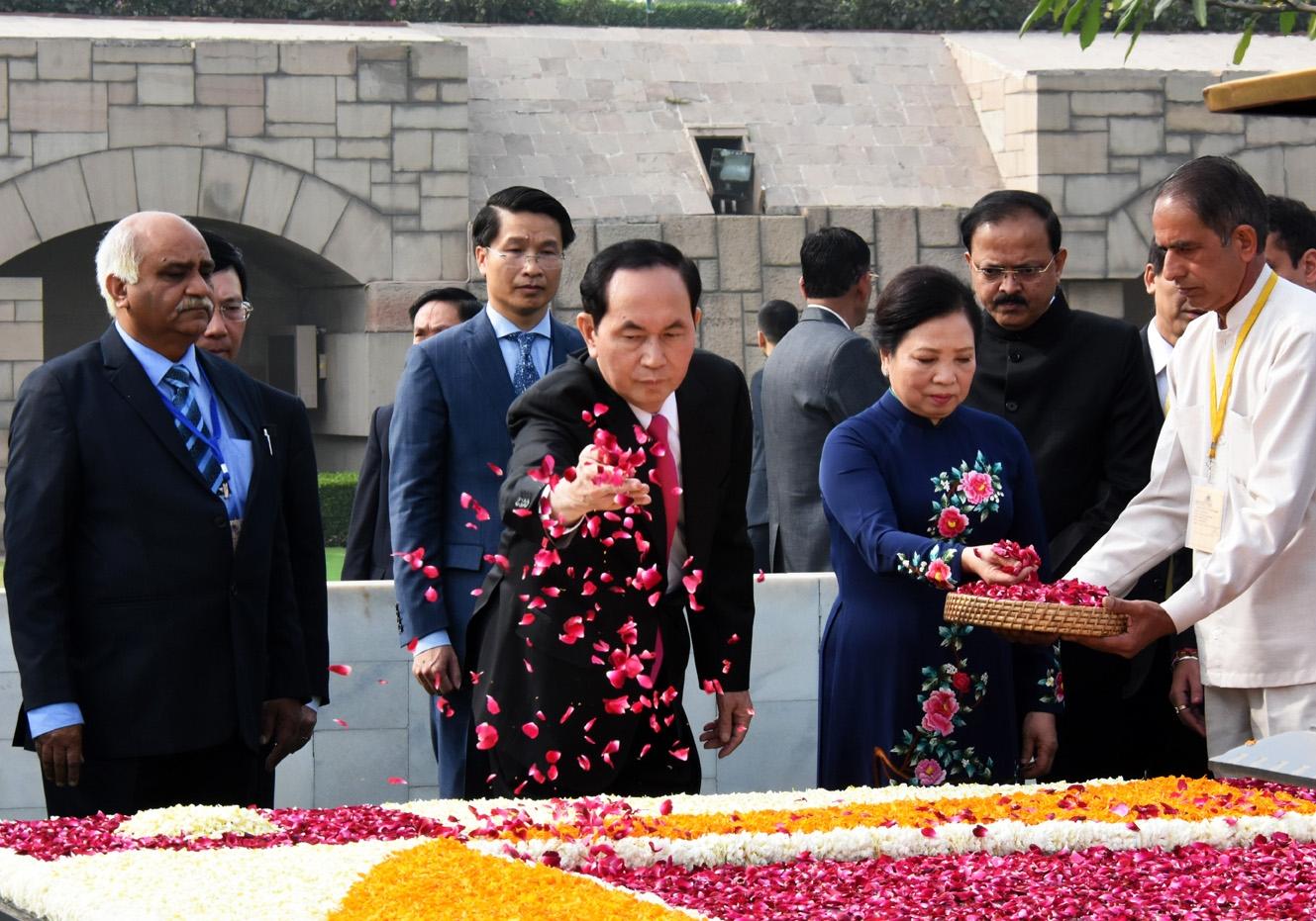 Từ sông Hồng đến sông Hằng 



