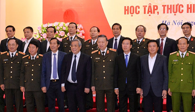 Vận dụng Sáu điều Bác Hồ dạy vào công tác đào tạo cảnh sát nhân dân