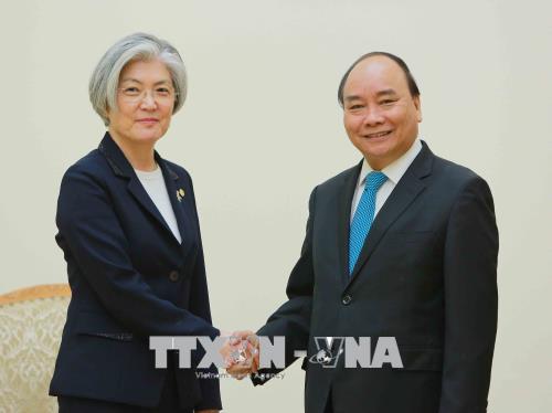 Thủ tướng Nguyễn Xuân Phúc tiếp Bộ trưởng Ngoại giao Hàn Quốc