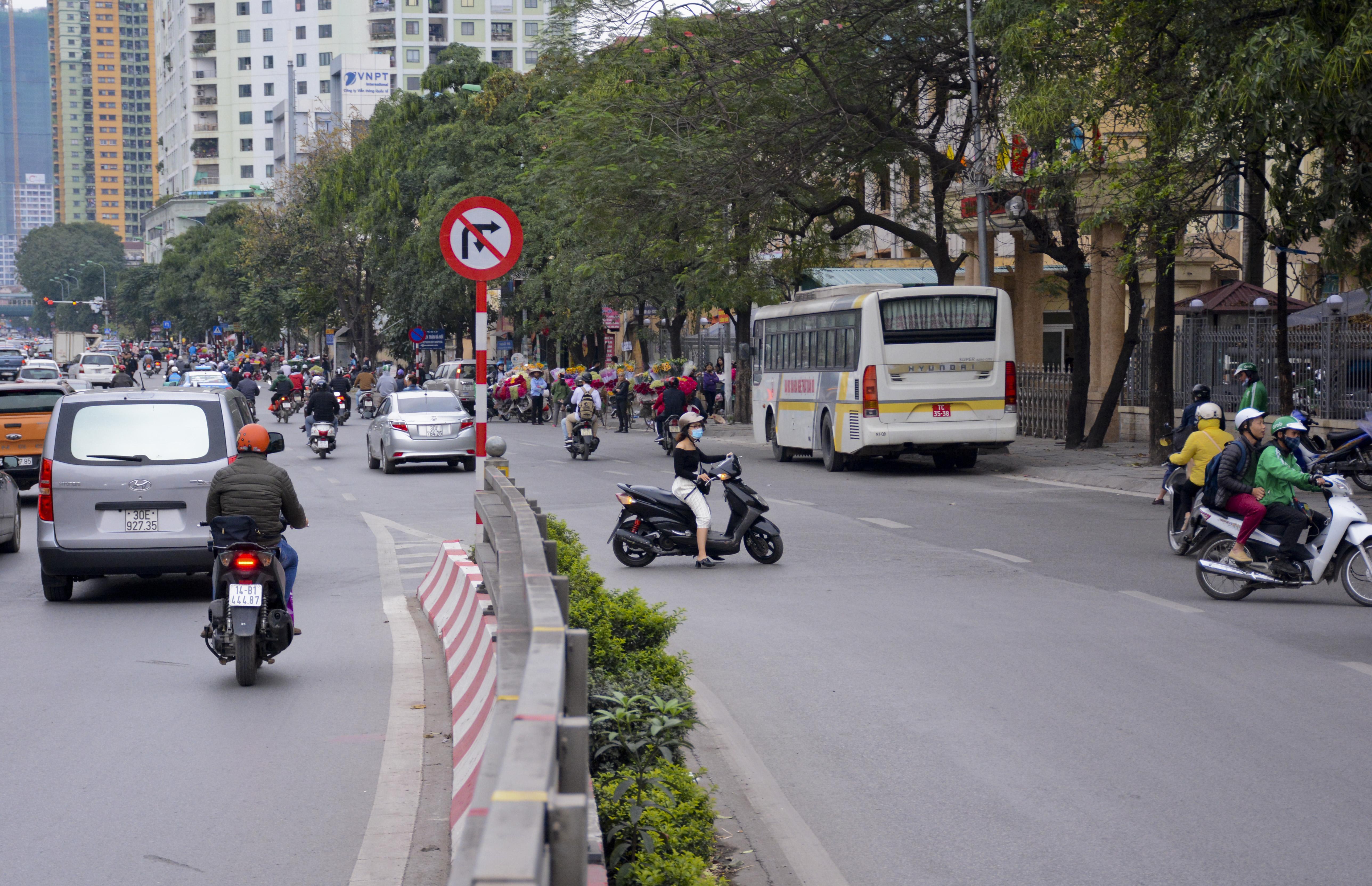 Hiểm họa giao thông từ thói quen tưởng chừng vô hại