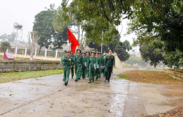 Trên đường ra bãi tập.
