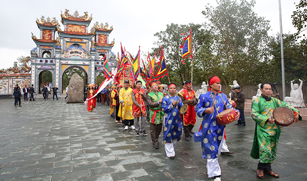 Đầu Xuân hành hương về ngôi đền 7 lần được Vua sắc phong