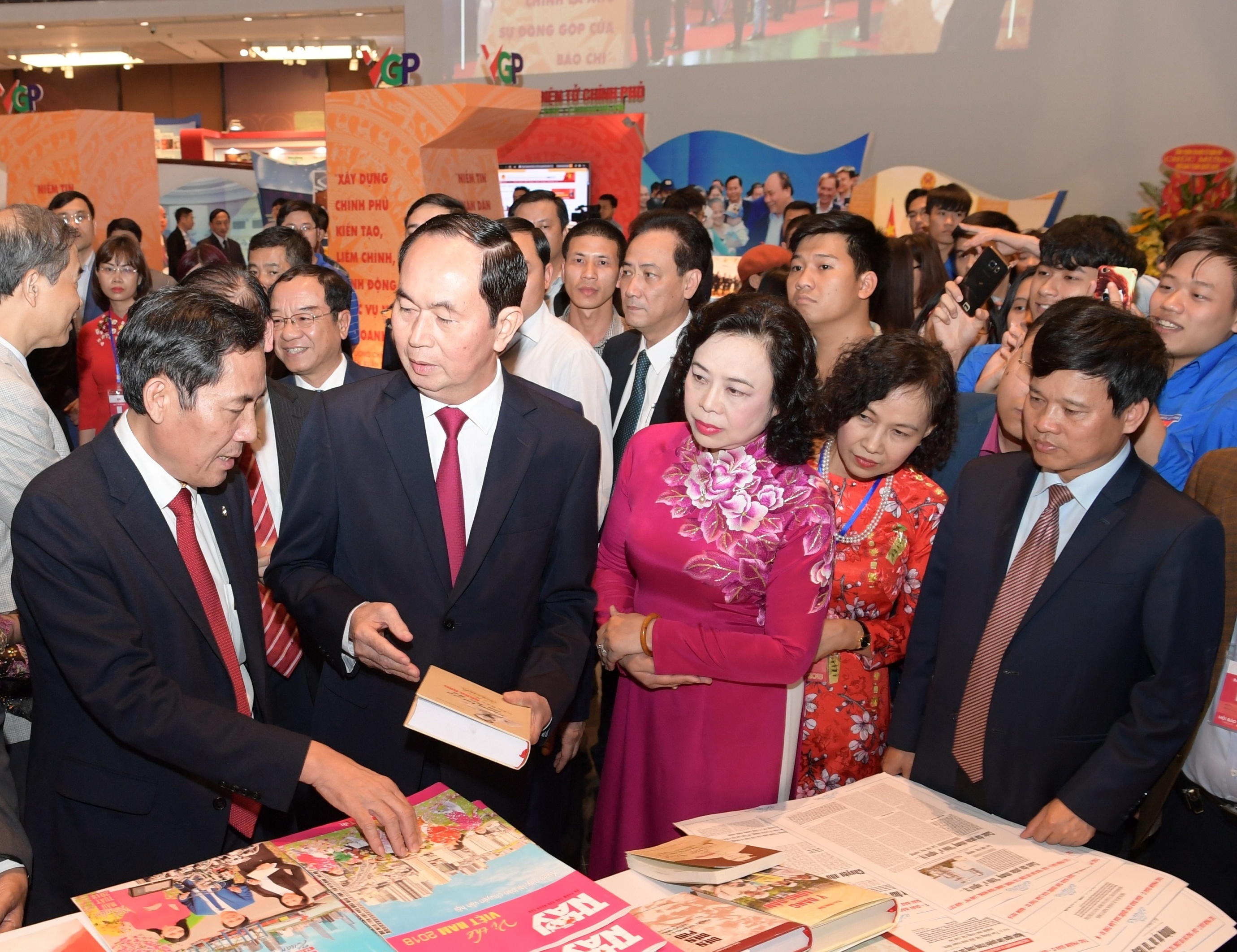 Chủ tịch nước Trần Đại Quang dự Lễ bế mạc Hội báo toàn quốc năm 2018