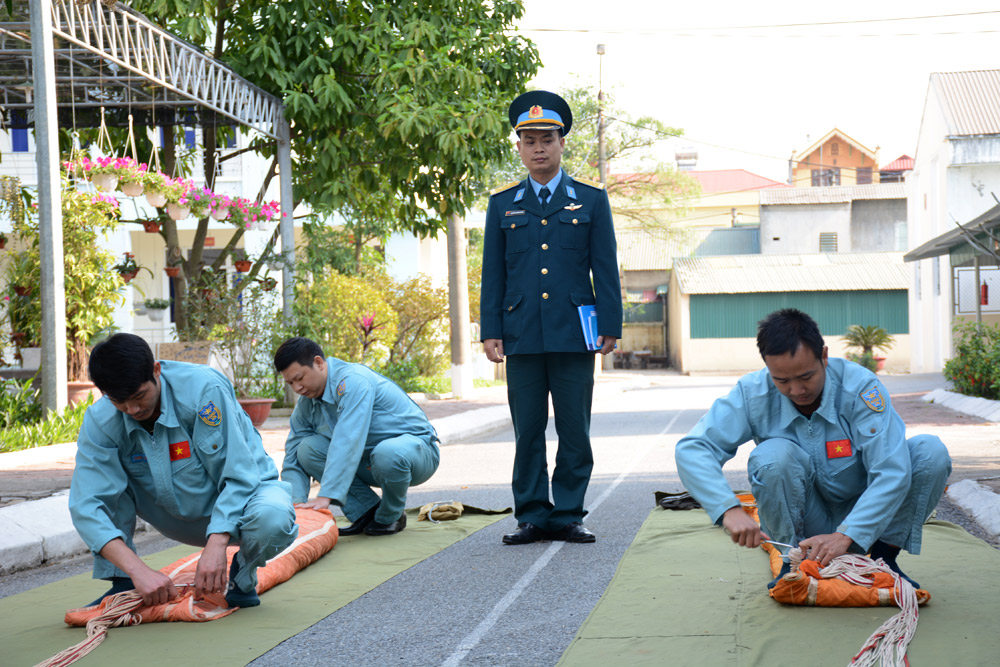 Những người tìm kiếm cứu nạn từ...không trung