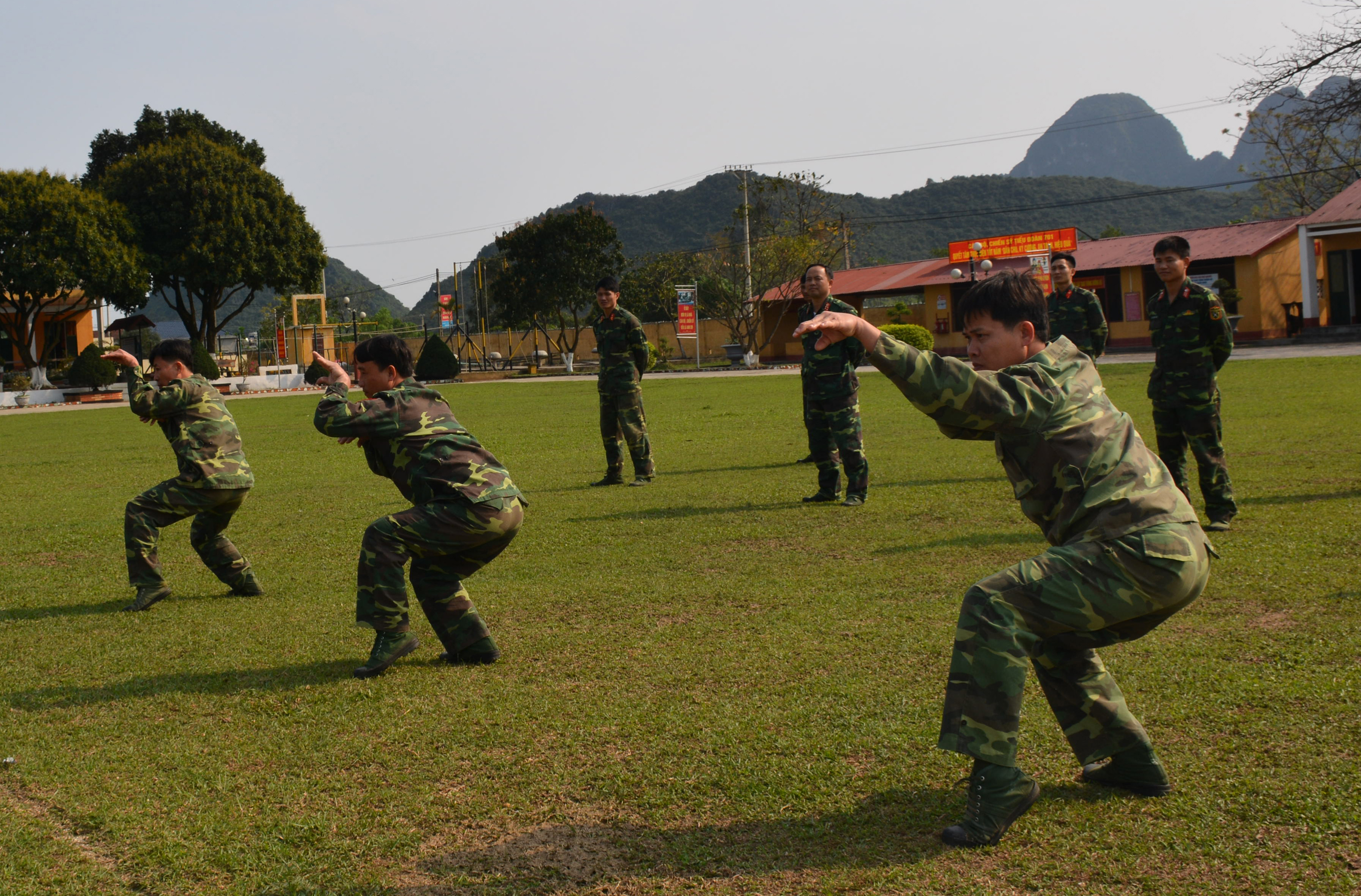 Biểu diễn các bài quyền.