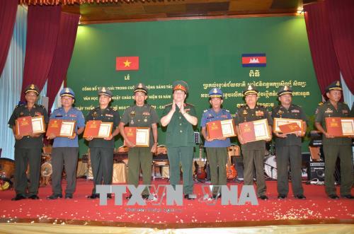 Trao giải các sáng tác viết về 50 năm quan hệ Việt Nam - Campuchia

