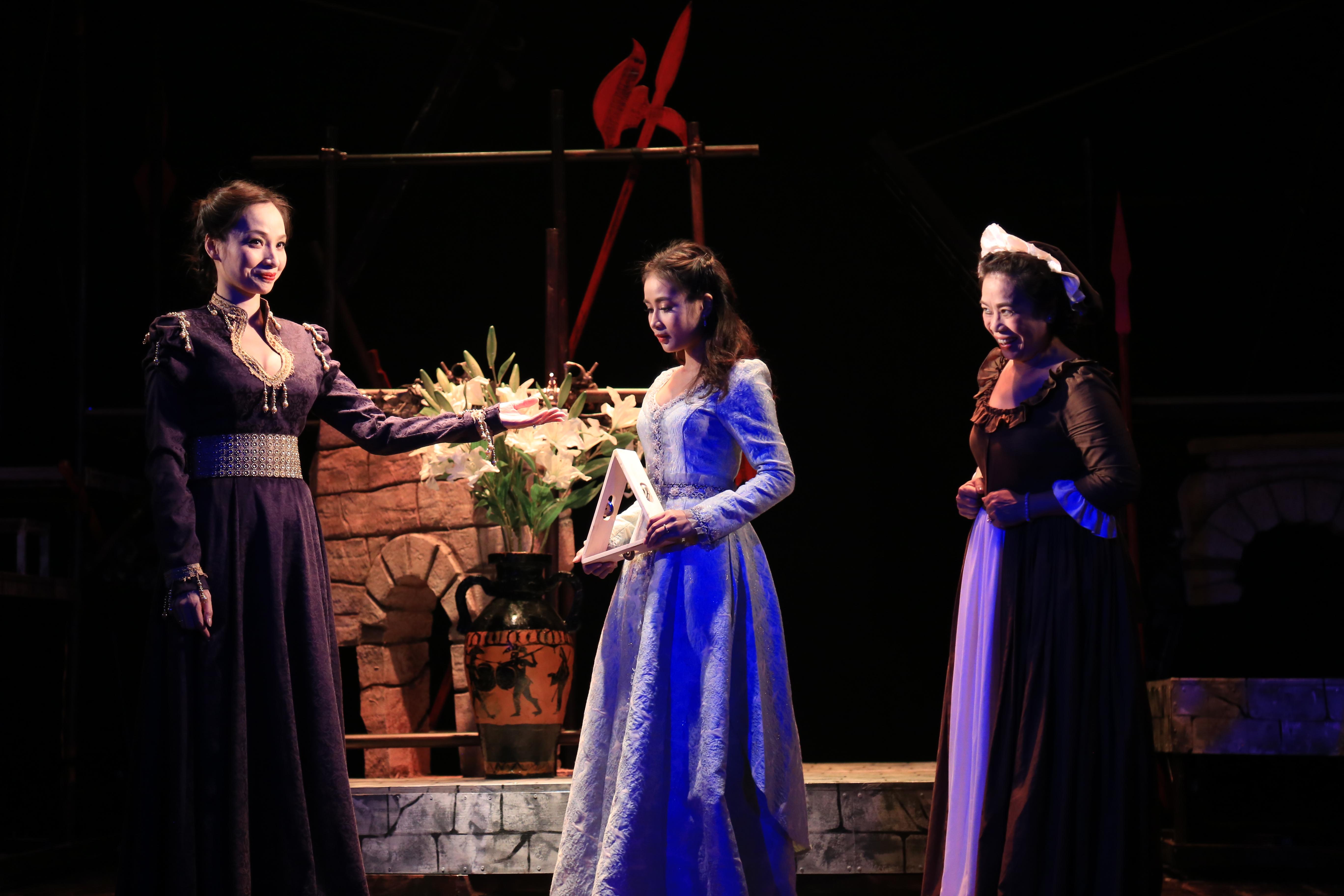 Đổi mới để đưa ánh hào quang trở lại sân khấu

