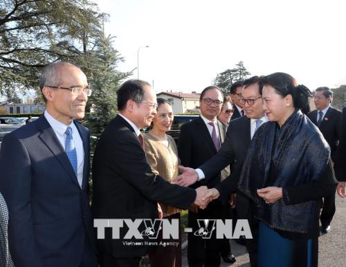 Chủ tịch Quốc hội Nguyễn Thị Kim Ngân thăm, nói chuyện với cán bộ ngoại giao và kiều bào tại Thụy Sĩ