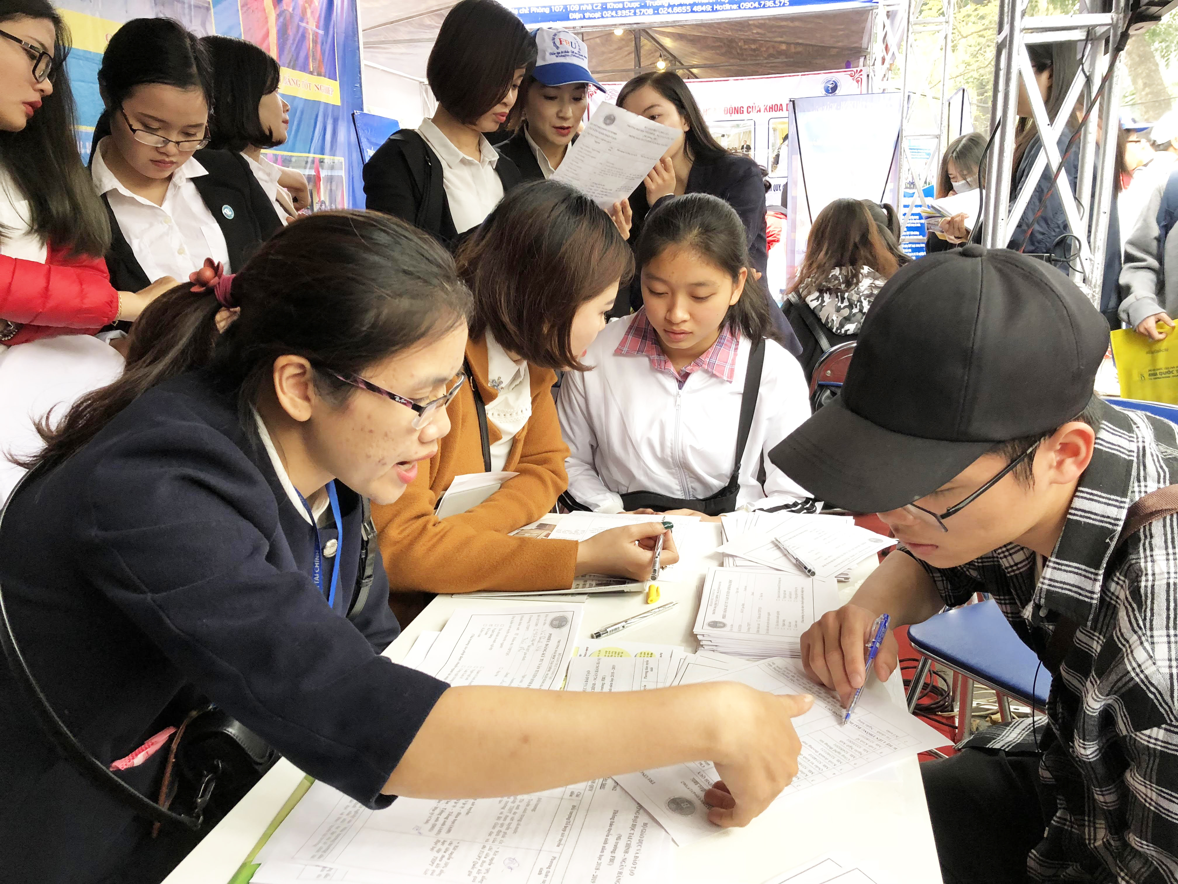 Để cử nhân, kỹ sư... ra trường không thất nghiệp