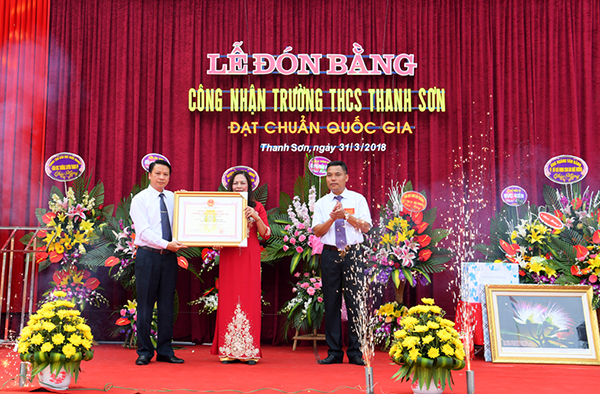 Trường THCS Thanh Sơn đón bằng công nhận “Đạt chuẩn quốc gia”