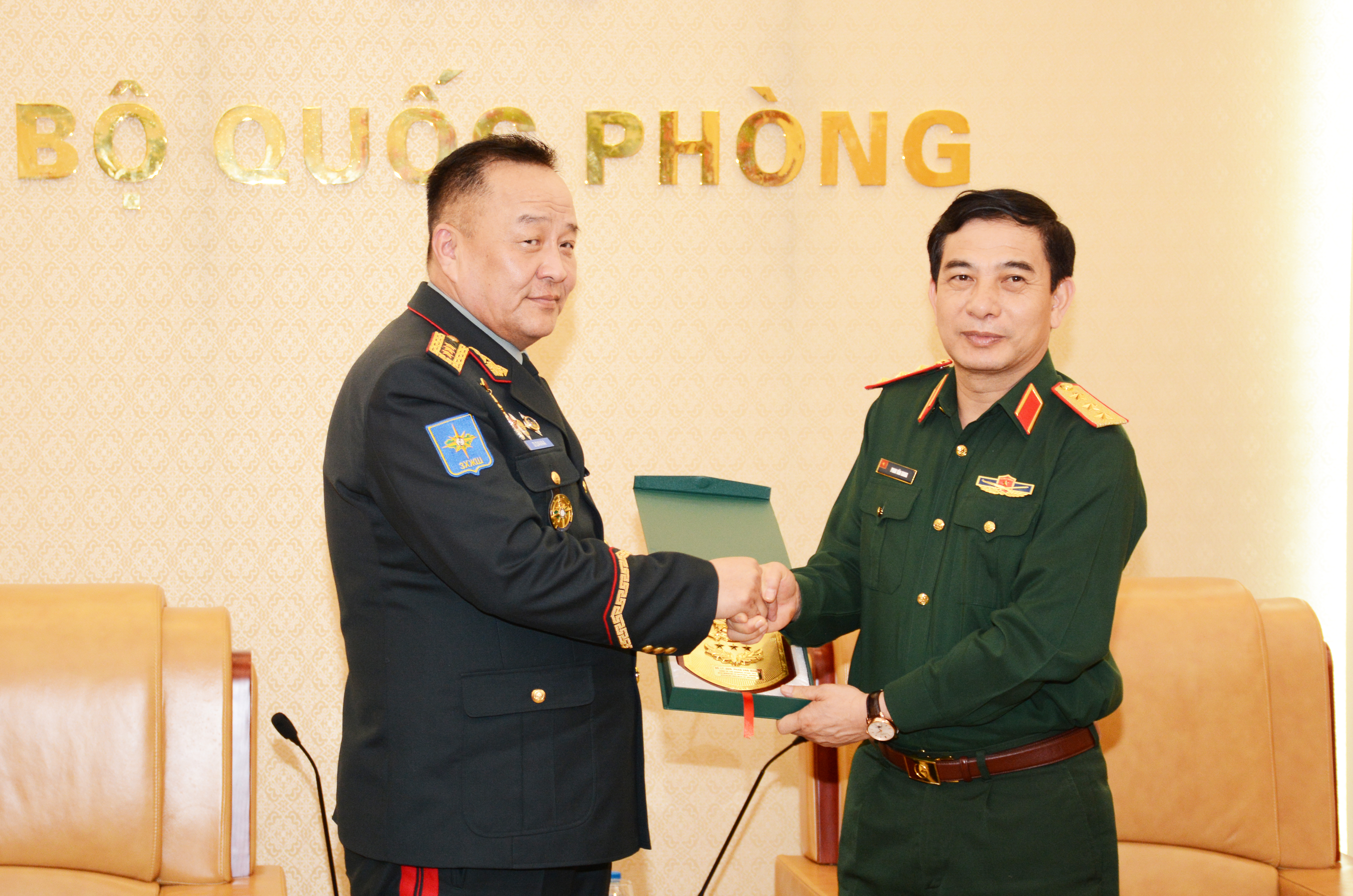 Lãnh đạo Bộ Quốc phòng tiếp Tổng Tham mưu trưởng các LLVT Mông Cổ và đoàn Bộ Ngoại giao Nhật Bản