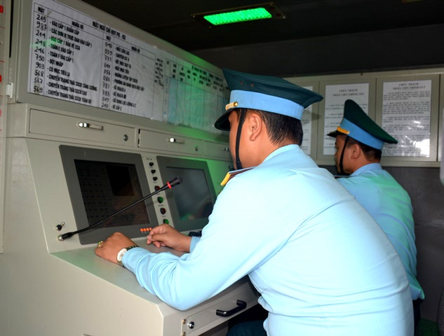 Luyện tập kíp chiến đấu sử dụng khí tài trang bị mới cải tiến.
