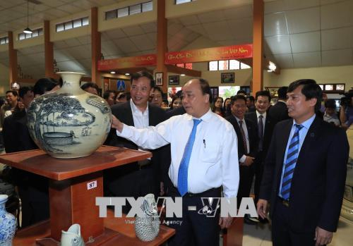 Thủ tướng Nguyễn Xuân Phúc: Tôn vinh và phát huy tài năng những “bàn tay vàng” của nghề gốm Chu Đậu