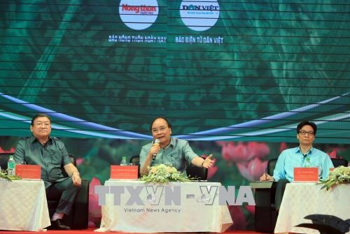Thủ tướng Chính phủ Nguyễn Xuân Phúc đối thoại với nông dân