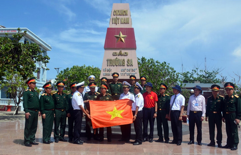 Đoàn công tác Tổng cục Chính trị kiểm tra, thăm Trường Sa, Nhà giàn DK l

