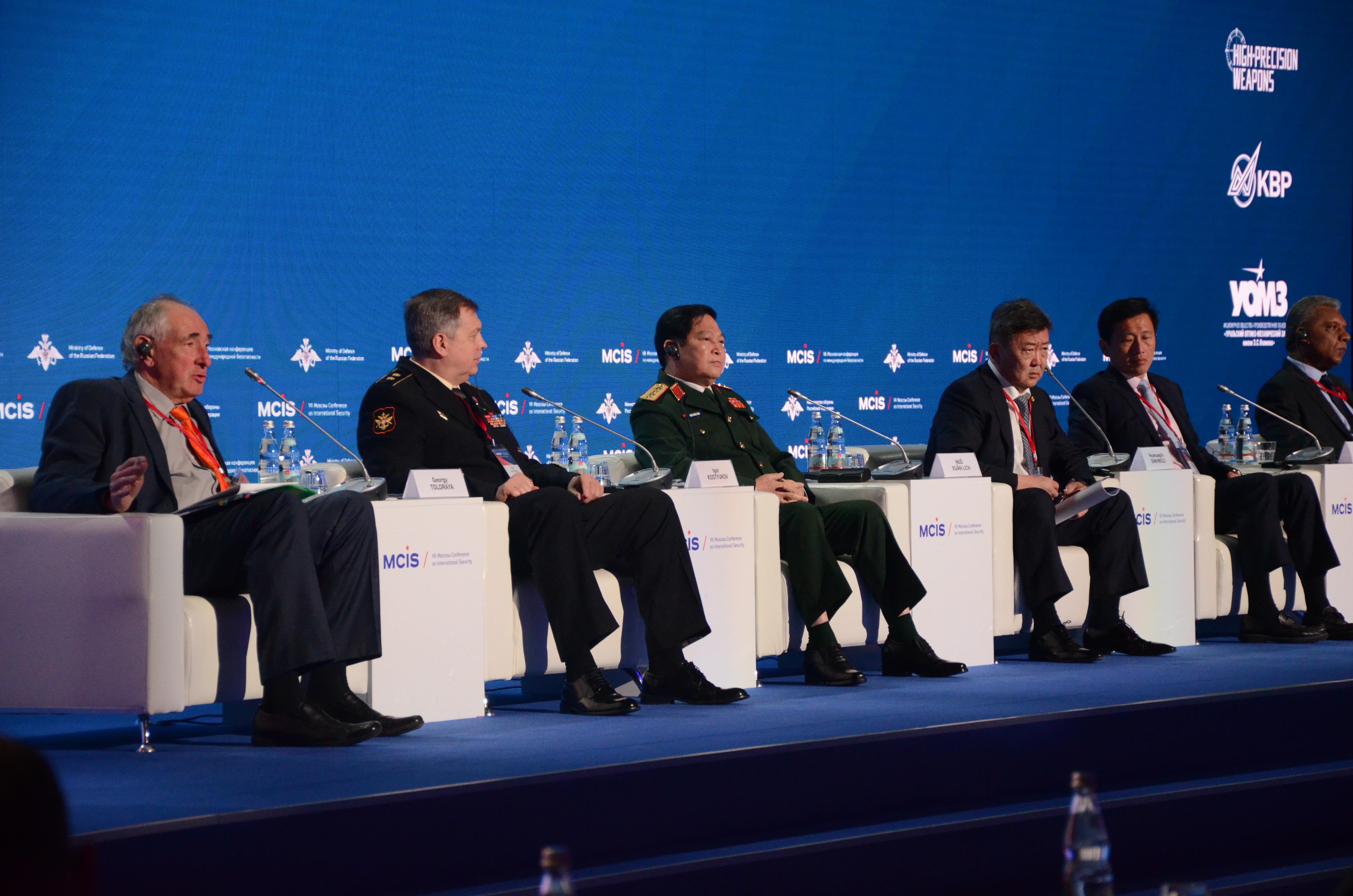 Một số hình ảnh hoạt động của Đại tướng Ngô Xuân Lịch tại Hội nghị An ninh quốc tế Moscow lần thứ 7