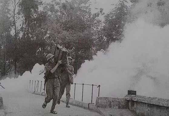 Phát khói bảo vệ mục tiêu

