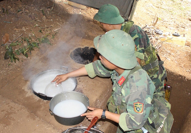 “Nấu không khói” bằng bếp Hoàng Cầm.