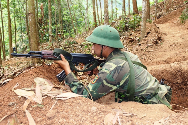 Thực hành chỉ huy trong chiến đấu phòng ngự.