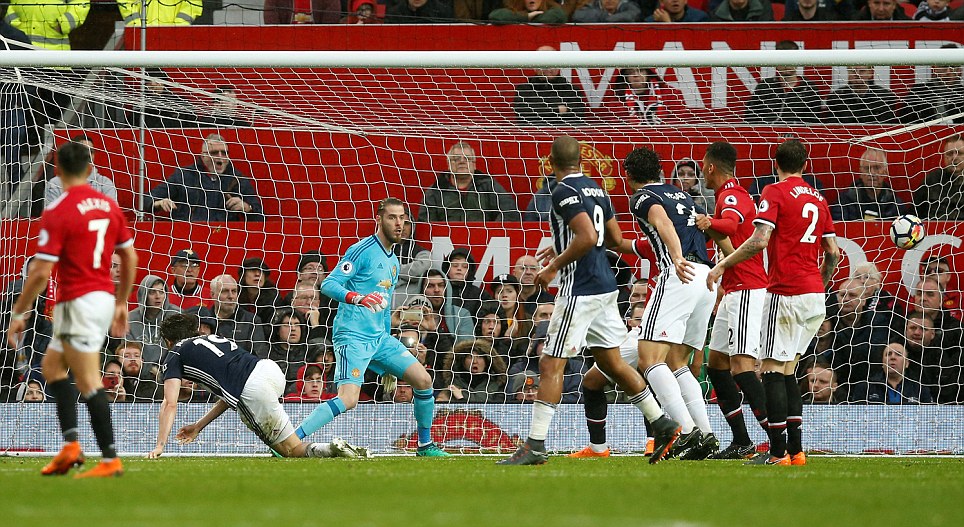 Thua đội cuối bảng, Man Utd dâng chức vô địch cho Man City