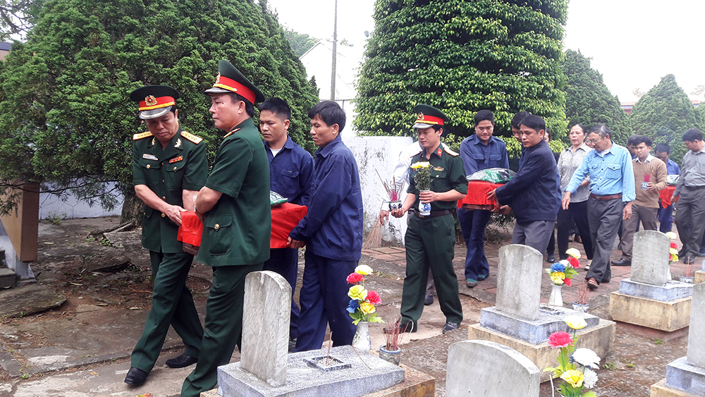 Truy điệu và an táng 9 hài cốt liệt sĩ