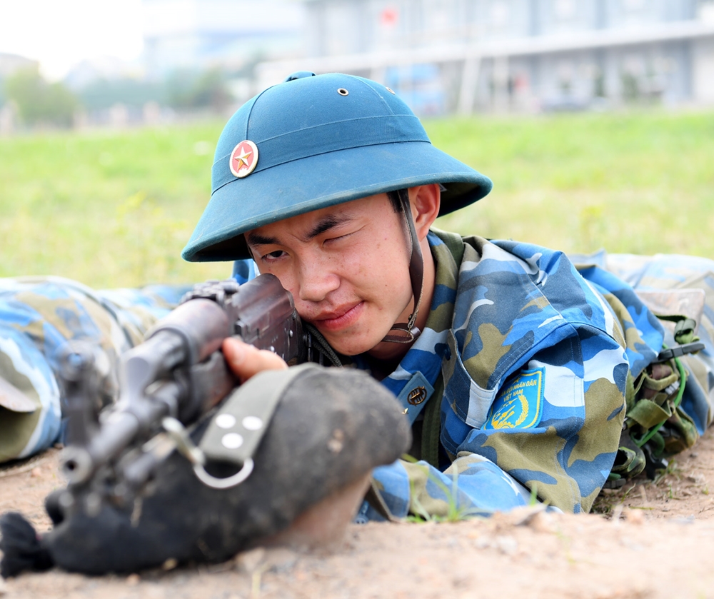 Tập trung cao độ cho bài tập xạ kích.