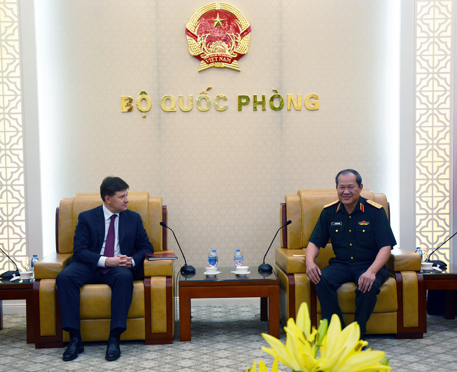 Lãnh đạo Bộ Quốc phòng tiếp Tổng Công ty Trực thăng Liên bang Nga