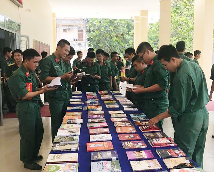 Sôi nổi Ngày hội sách lực lượng vũ trang TP Hồ Chí Minh
