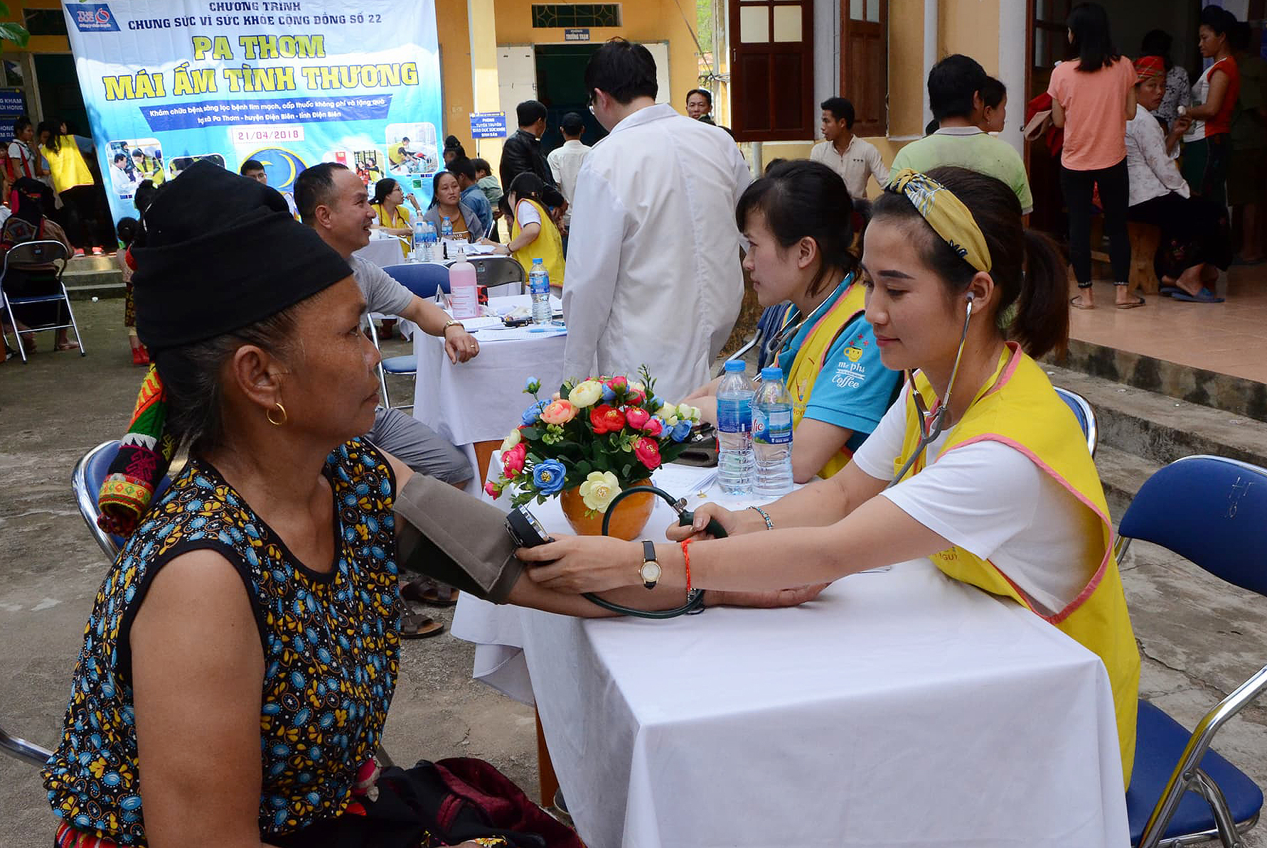 Hội Bác sĩ tình nguyện khám bệnh, cấp thuốc miễn phí tại Điện Biên