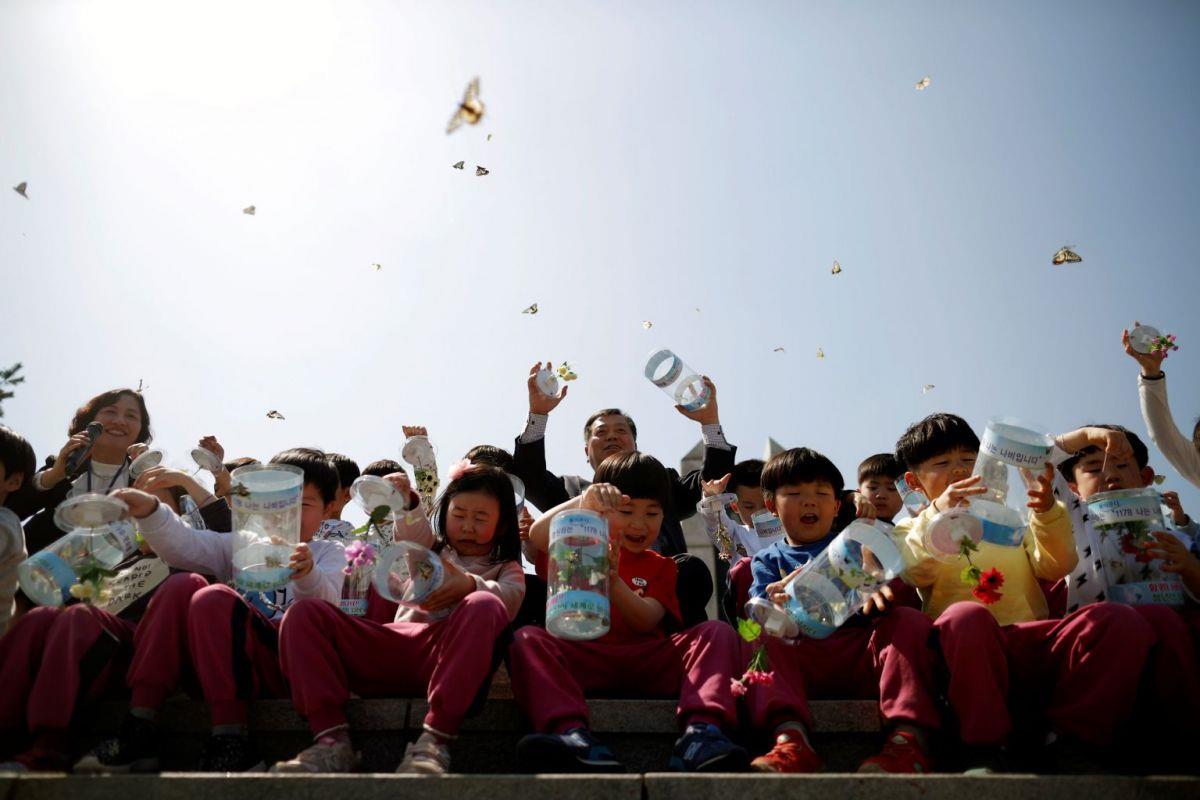 Người dân Hàn Quốc treo lá cờ 