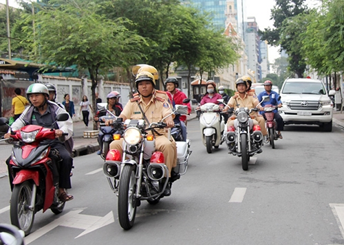 Cảnh sát giao thông TP Hồ Chí Minh huy động 100% quân số tham gia đợt ra quân cao điểm