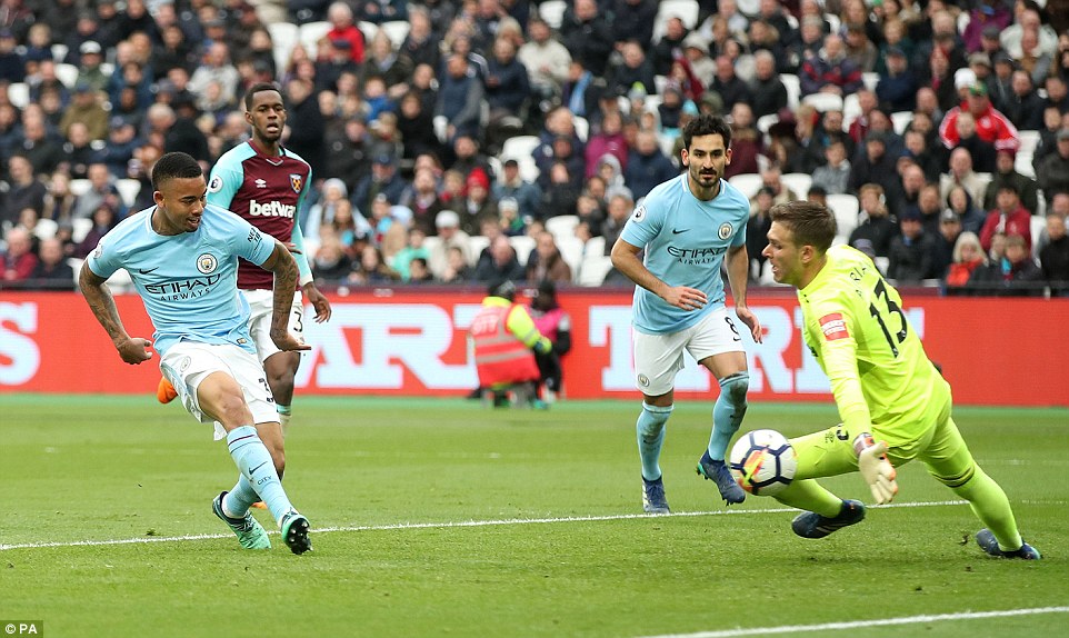 Đè bẹp West Ham, Man City cán mốc 100 bàn thắng ở Premier League