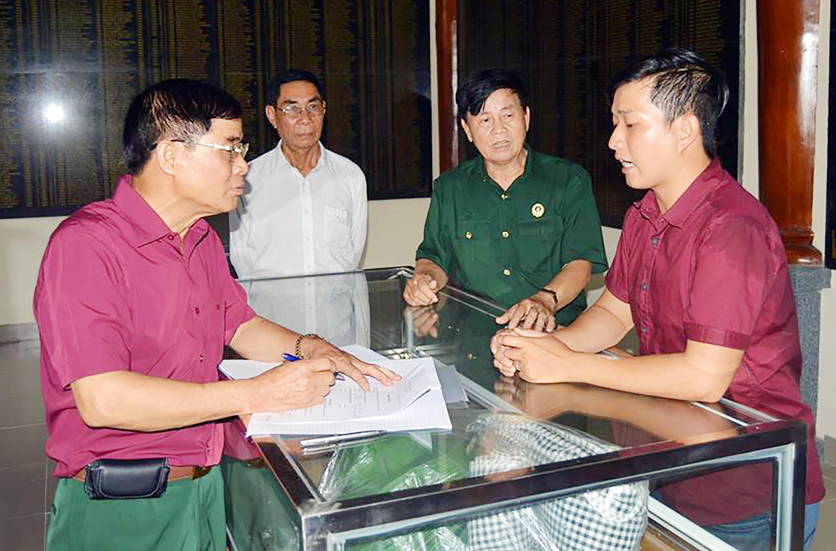 Còn sức, còn đi tìm đồng đội