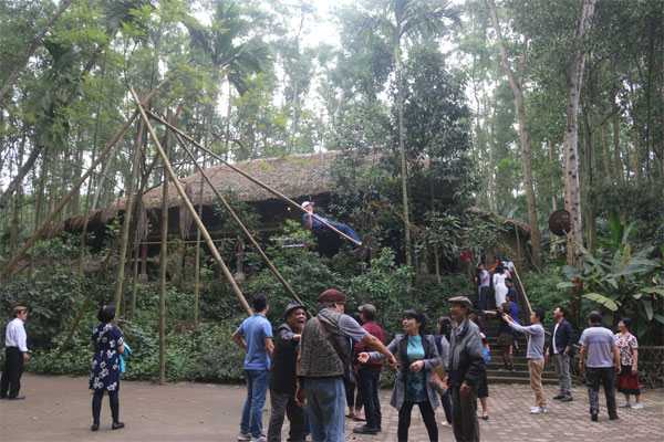 Làng nhà sàn Thái Hải