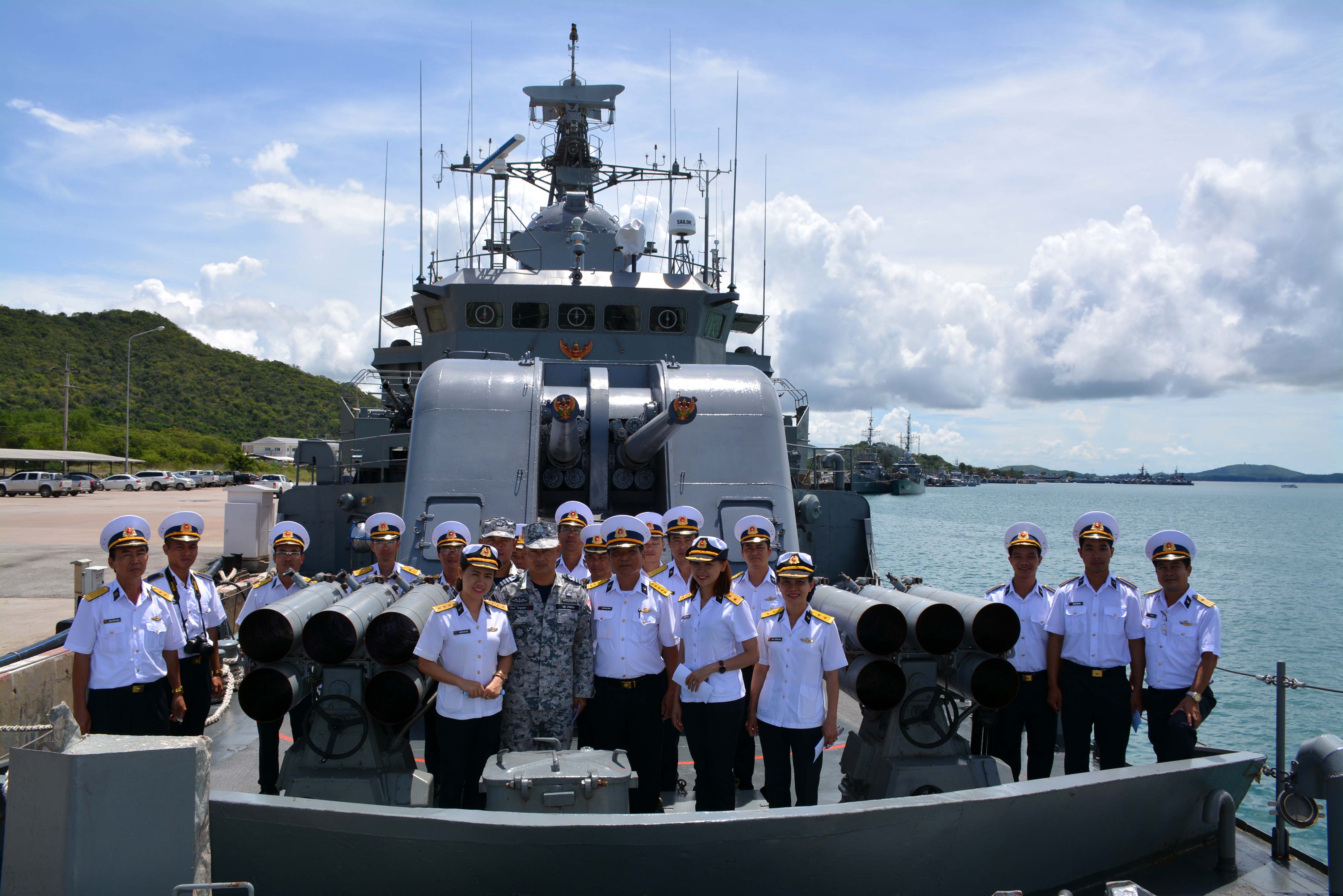 Đoàn công tác Học viện Hải quân tham quan tàu Hải quân Hoàng gia Thái Lan