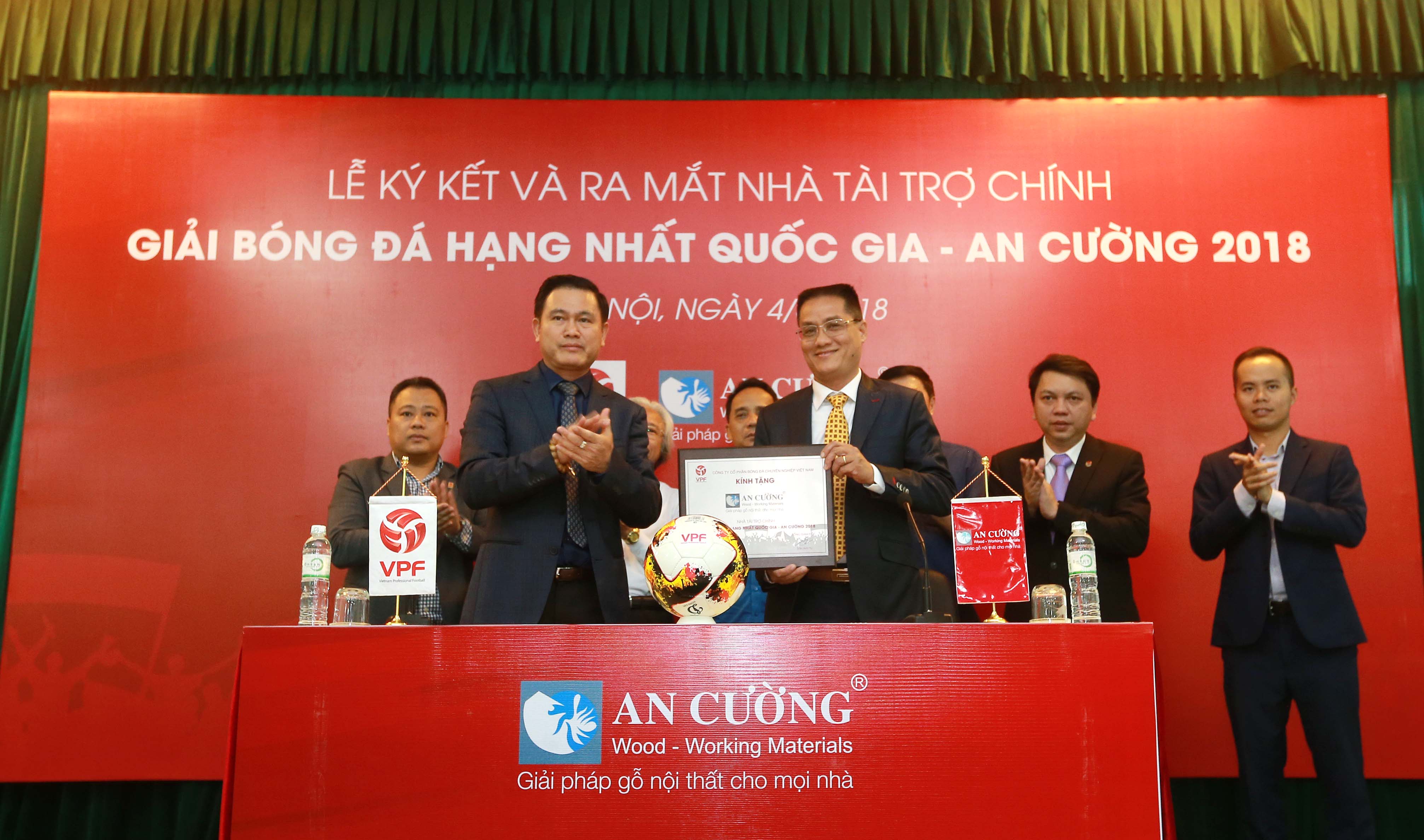 Giải bóng đá Hạng nhất Quốc gia có nhà tài trợ mới