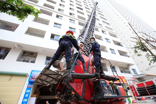 Kiểm tra đột xuất chung cư tại Thành phố Hồ Chí Minh: Phát hiện nhiều vi phạm về phòng cháy chữa cháy