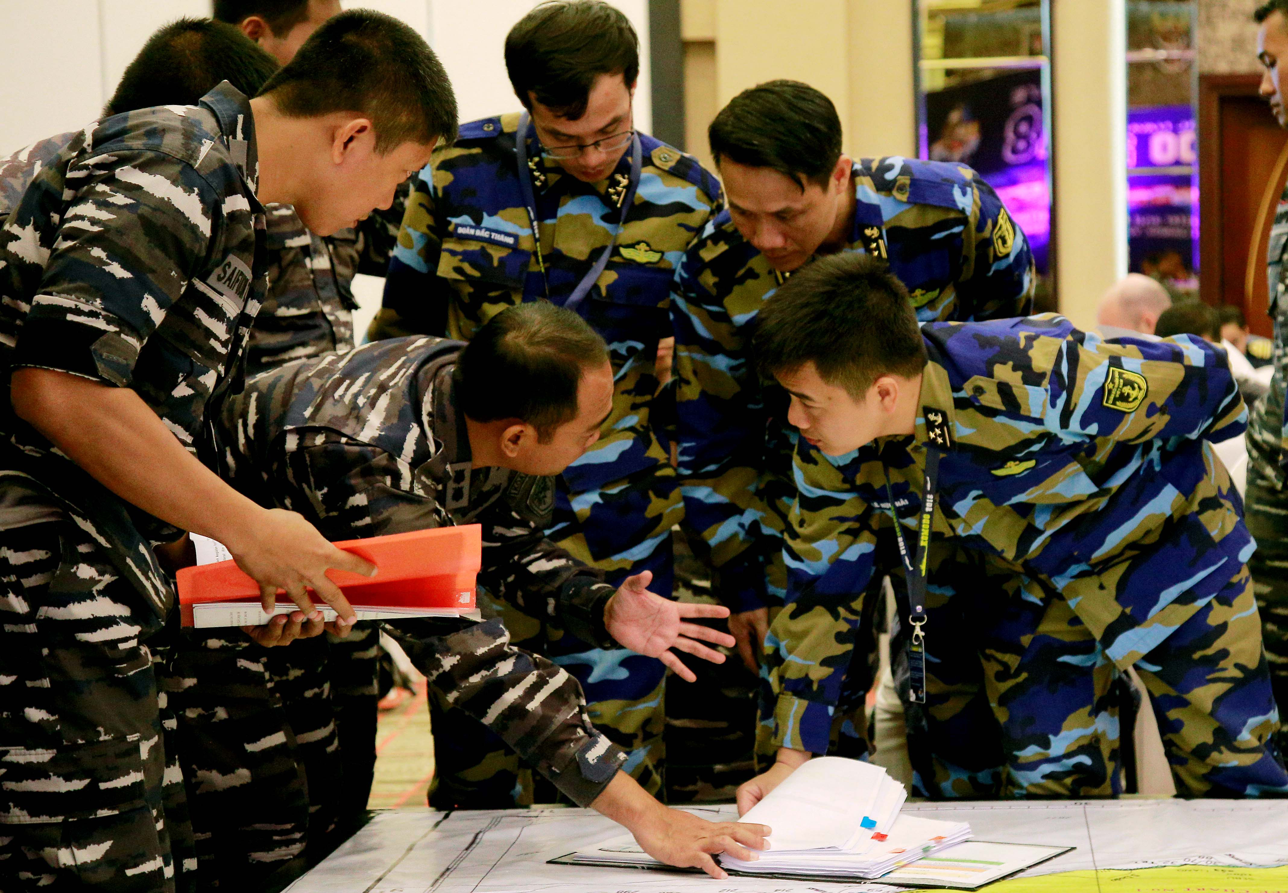 Diễn tập trên hải đồ-sa bàn và thông qua kế hoạch đi biển

