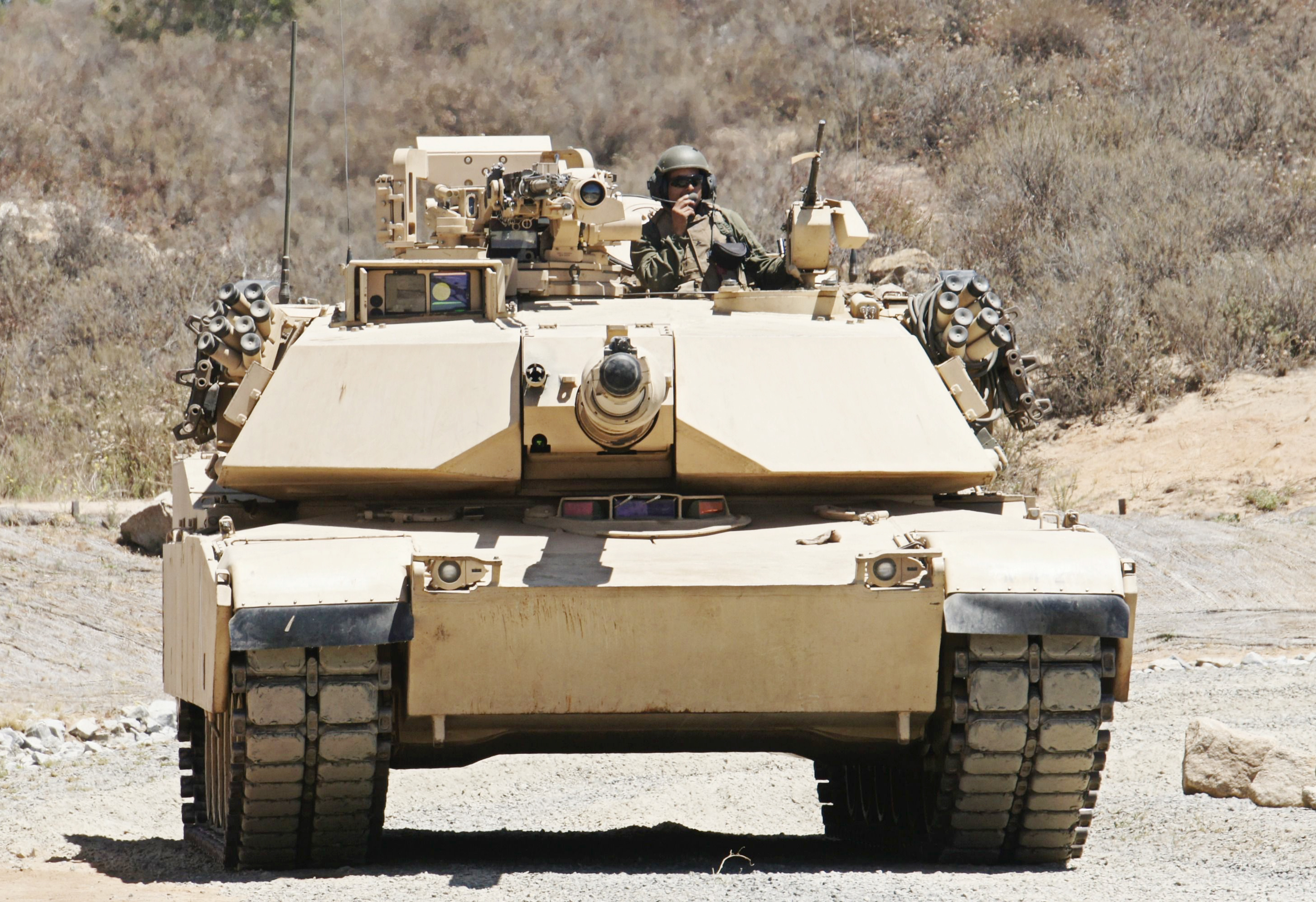 Ứng dụng công nghệ “bọt thép” trong sản xuất giáp xe tăng, xe bọc thép