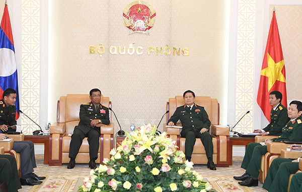 Bộ trưởng Ngô Xuân Lịch tiếp Tổng Tham mưu trưởng QĐND Lào