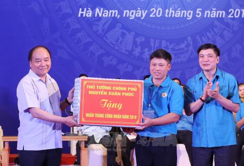 Thủ tướng Nguyễn Xuân Phúc đối thoại với công nhân các khu công nghiệp vùng Đồng bằng sông Hồng