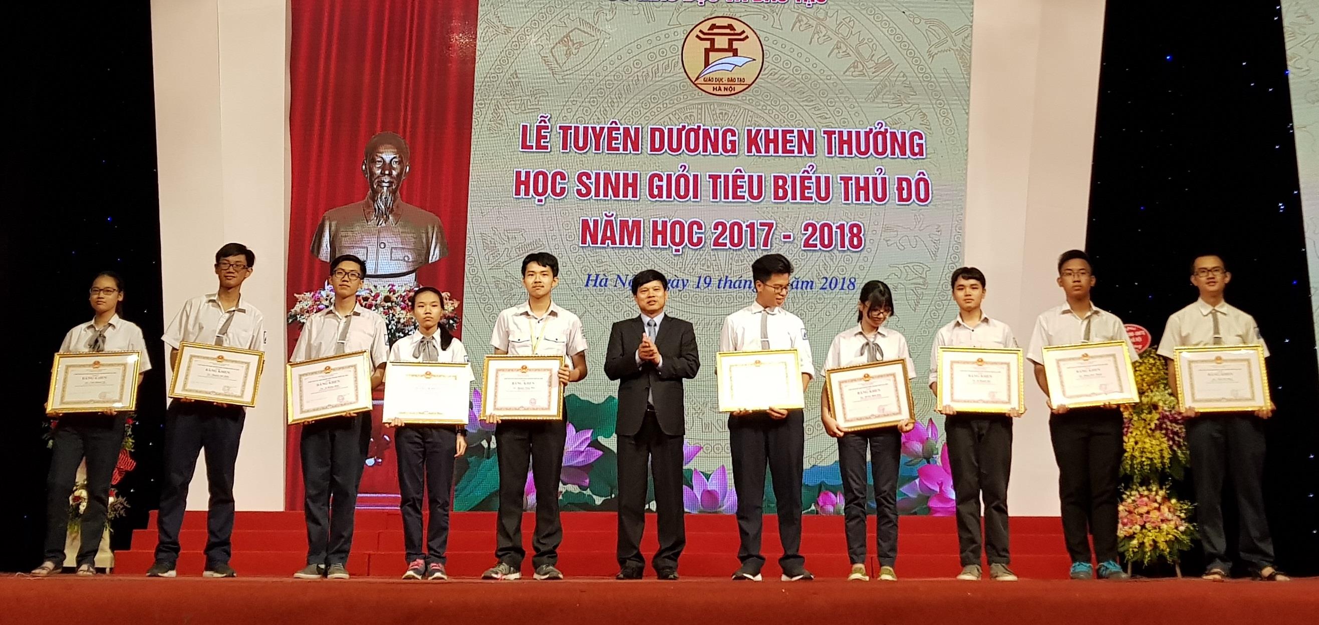 Hà Nội tuyên dương hơn 800 học sinh giỏi tiêu biểu năm học 2017-2018
