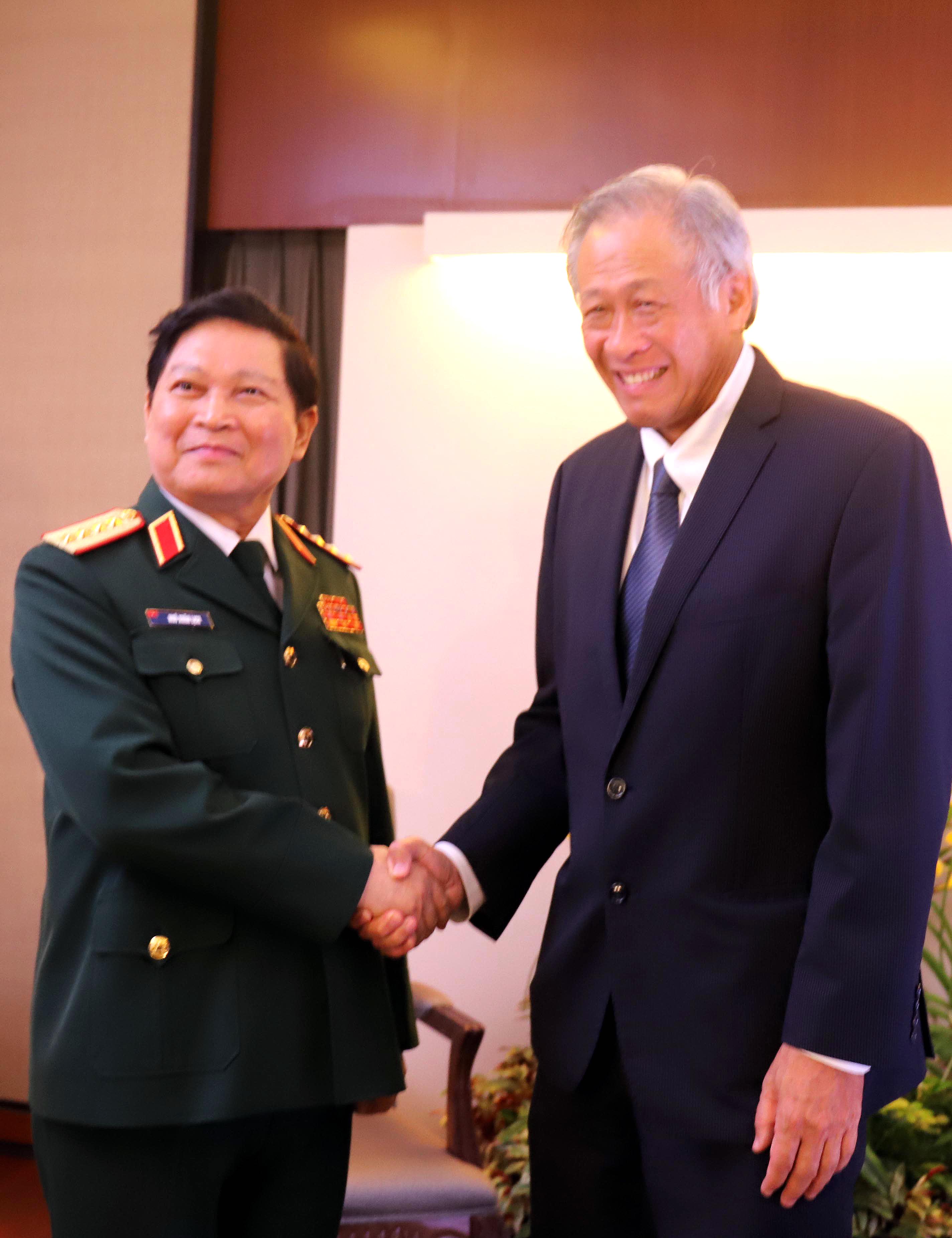 Đại tướng Ngô Xuân Lịch tiếp xúc song phương tại Đối thoại Shangri-La