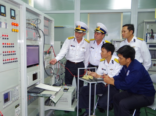 Nỗ lực làm chủ khí tài radar hải quân