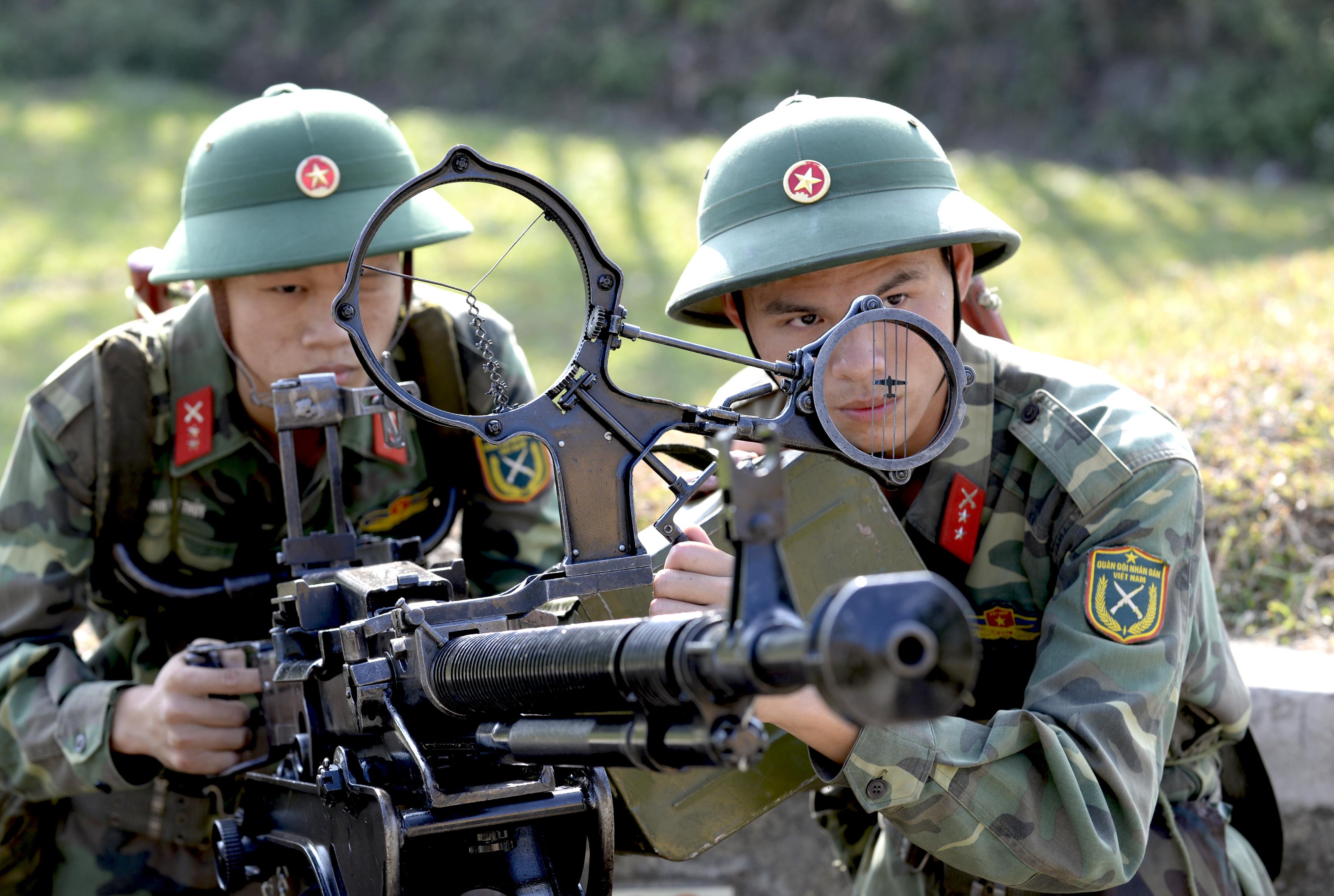 Thi đua trên thao trường tháng Sáu