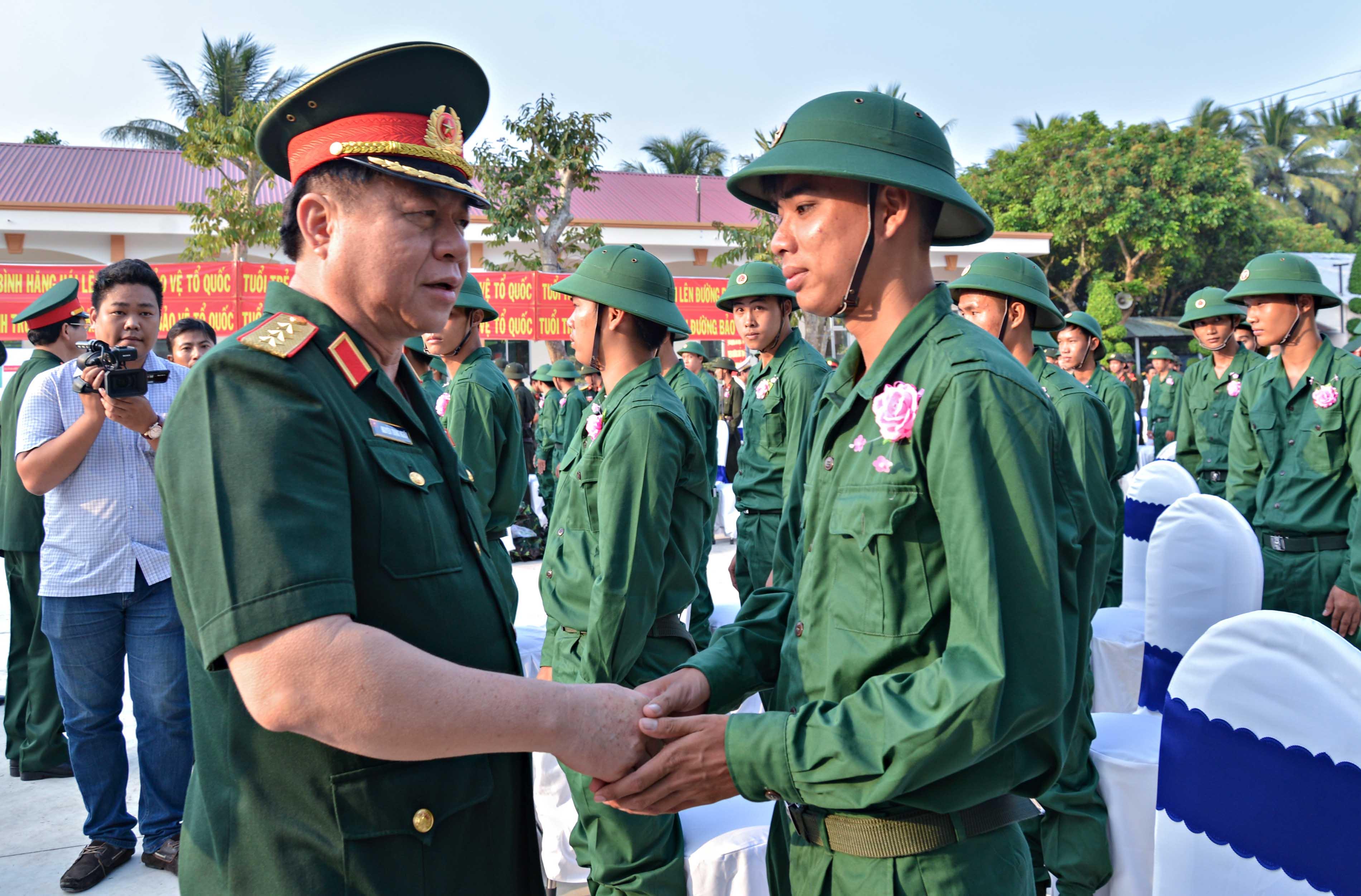 Đổi mới, nâng cao chất lượng công tác giáo dục chính trị trong quân đội