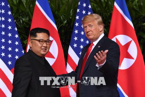 Tổng thống Mỹ Donald Trump và nhà lãnh đạo Triều Tiên Kim Jong-un bắt đầu bước vào cuộc hội đàm lịch sử