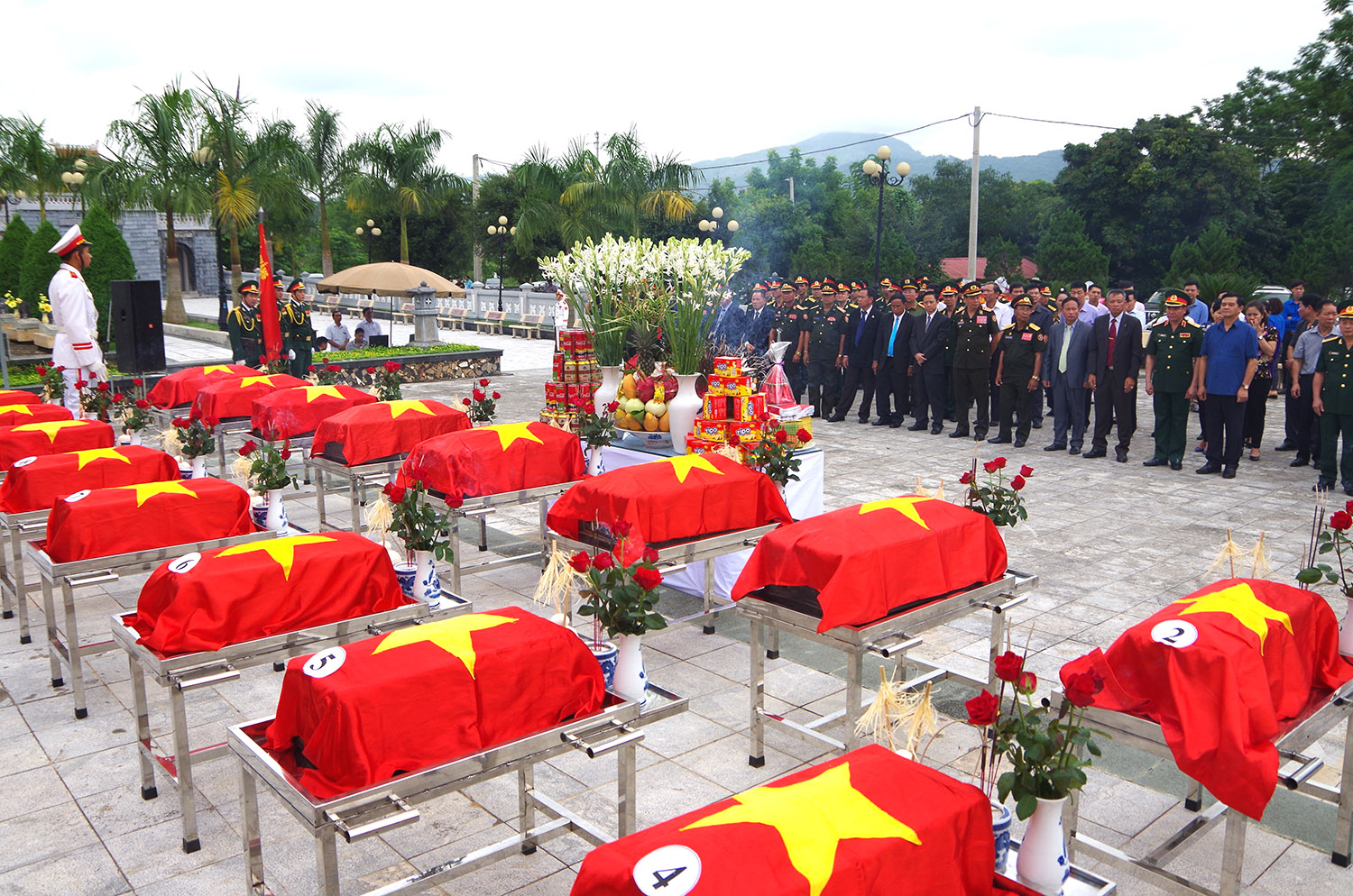 Điện Biên đón nhận, truy điệu và an táng 25 hài cốt liệt sĩ