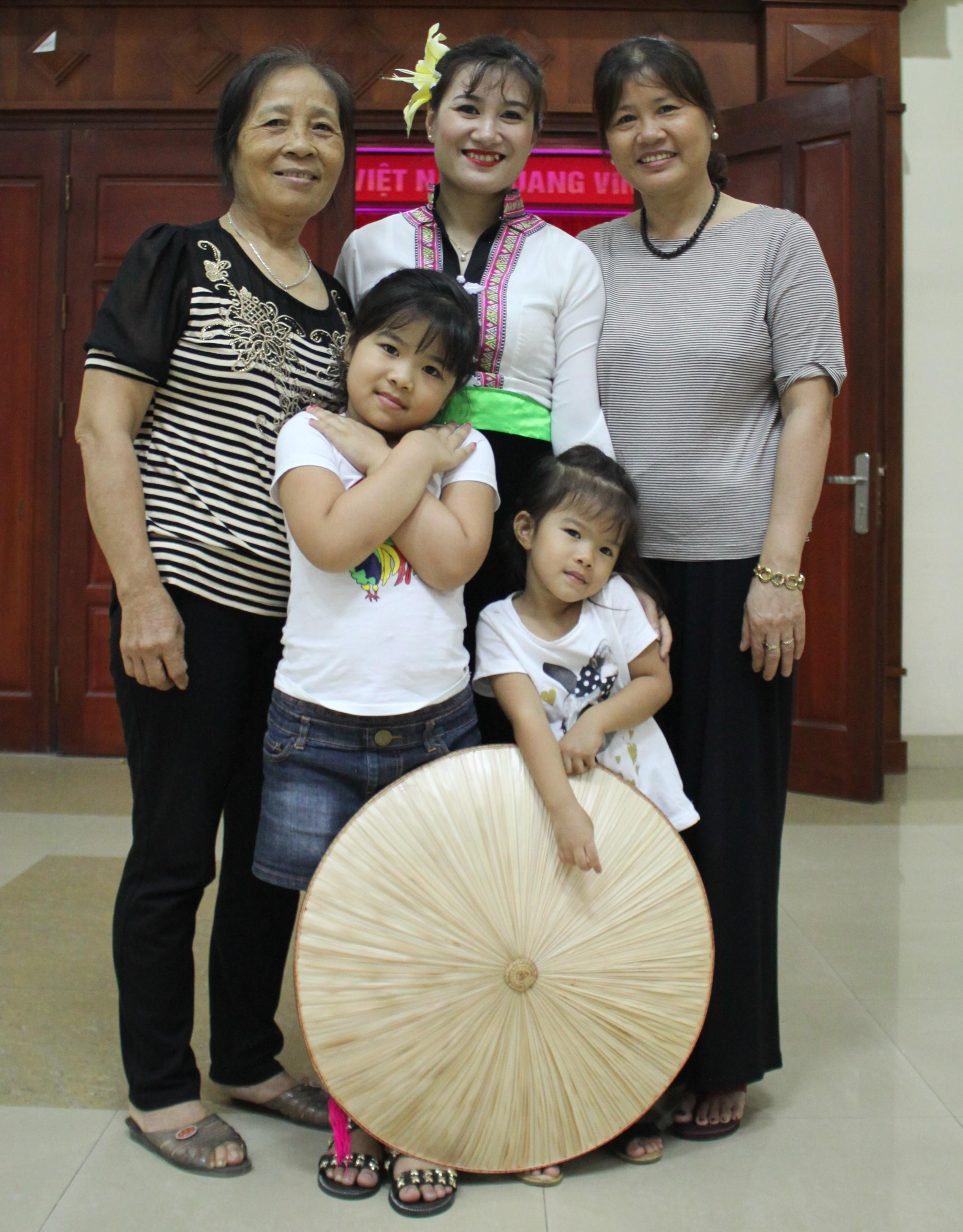 Giỏi việc chung, đảm đang việc nhà