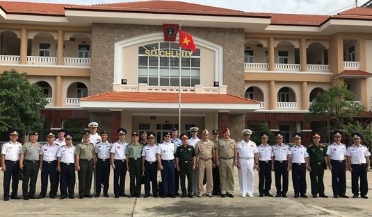 Đoàn Tùy viên Quân sự các nước tại Việt Nam thăm một số địa phương, đơn vị phía Nam